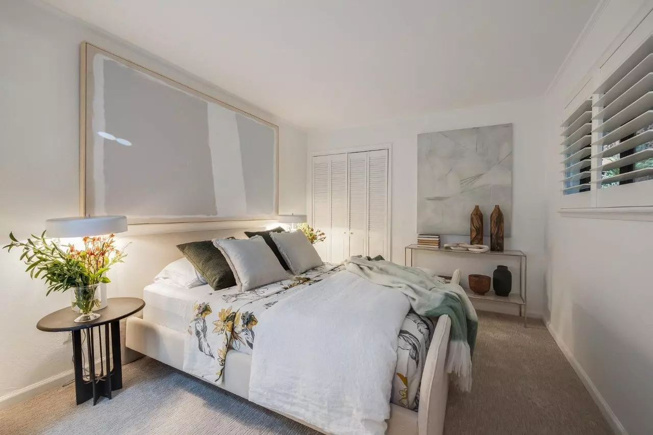 Beautifully Renovated One-bedroom Residence photo 4
