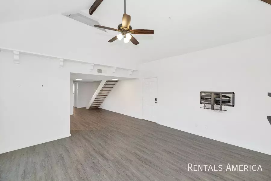 1211 N MILLER Road photo 5