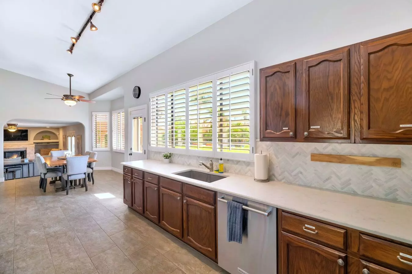 Rates Vary: photo 4