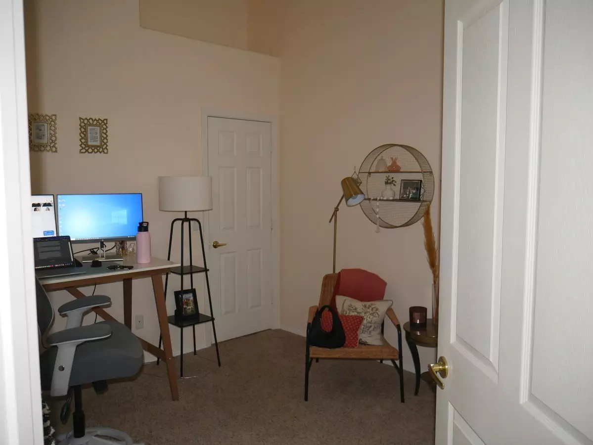 7508 E EARLL Drive photo 5