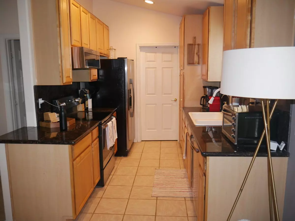 7508 E EARLL Drive photo 3