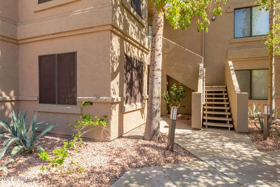 2/2+den In North Scottsdale photo 2