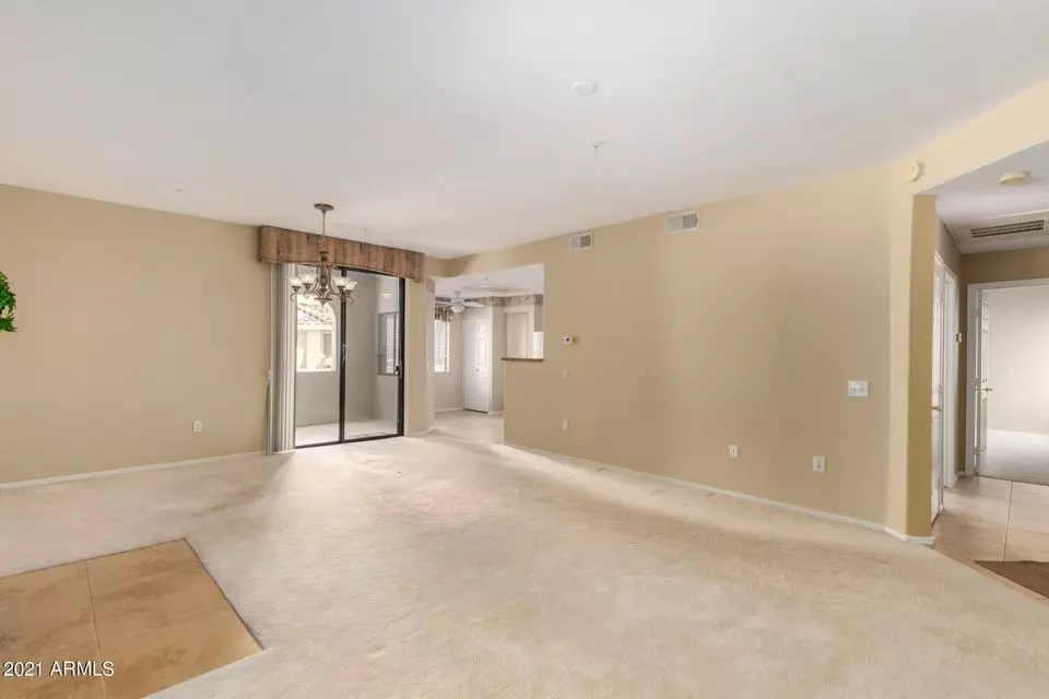 2/2+den In North Scottsdale photo 5