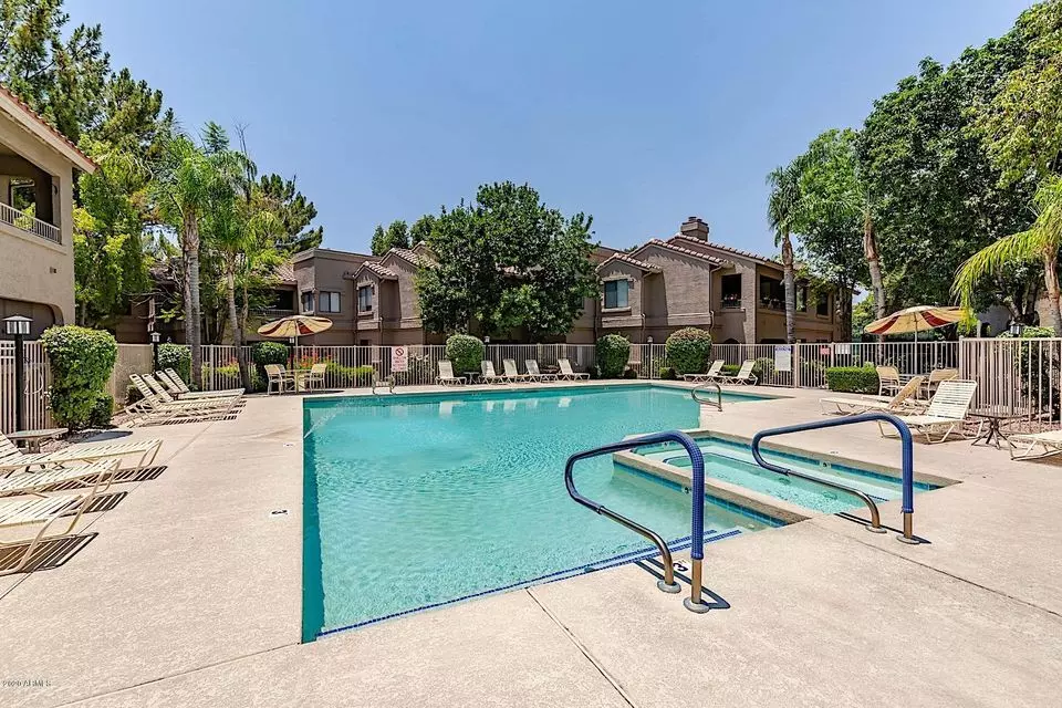 2/2+den In North Scottsdale photo 4