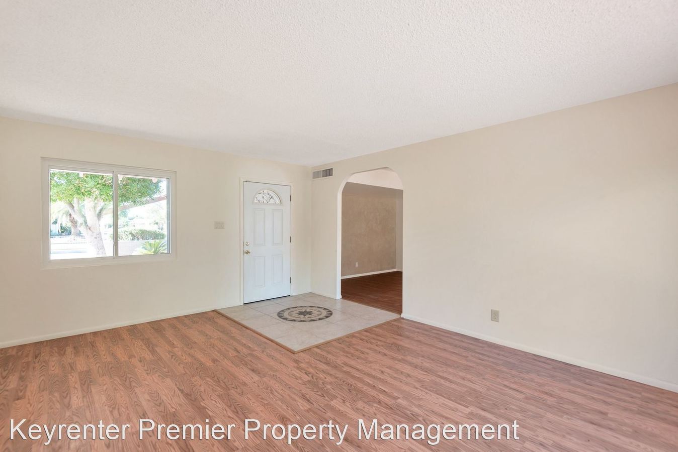 2809 N Granite Reef Rd photo 2