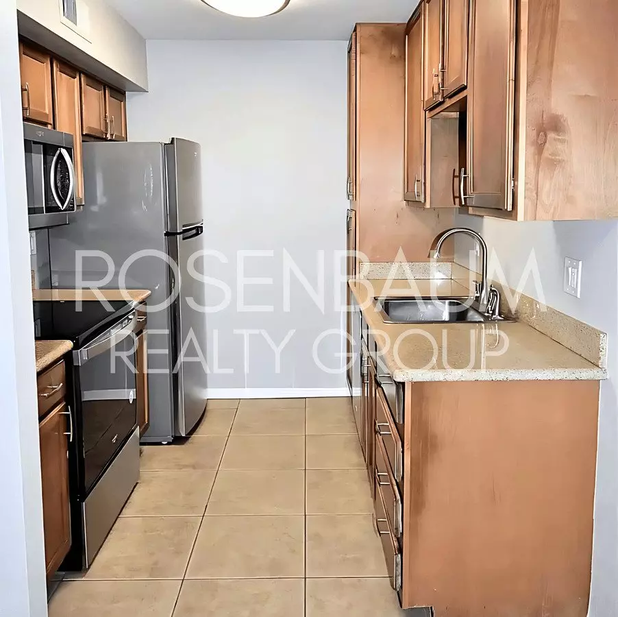 Beautiful 2-beds, 2-baths Ground-level Corner Condo In Scottsdale! photo 5