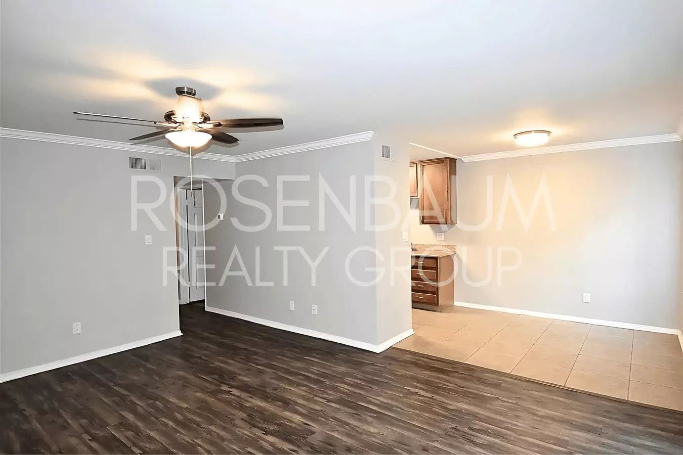 Beautiful 2-beds, 2-baths Ground-level Corner Condo In Scottsdale! photo 4