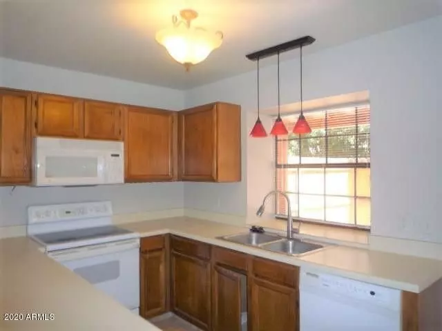 Terrific Location-just Minutes To Loop 101 &amp; Hwy 51, Desert Ridge! photo 2