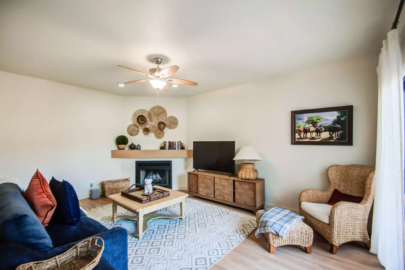 5640 E BELL Road photo 2
