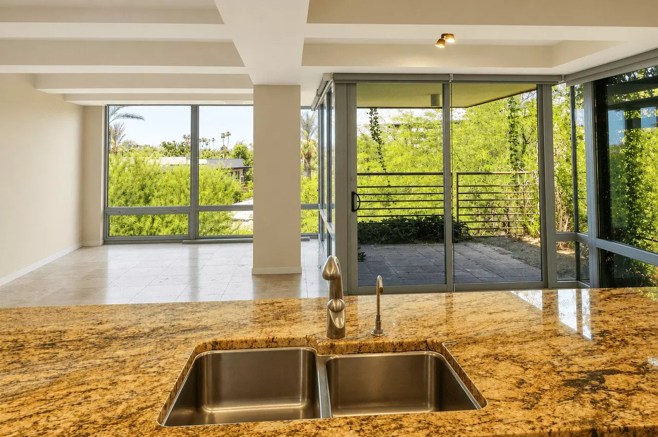 7121 E Rancho Vista Dr Scottsdale, AZ 85251 photo 5