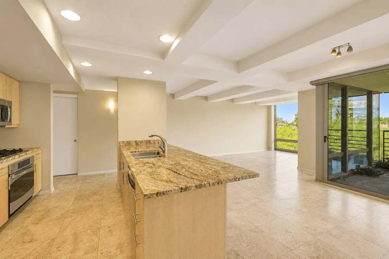 7121 E Rancho Vista Dr Scottsdale, AZ 85251 photo 2