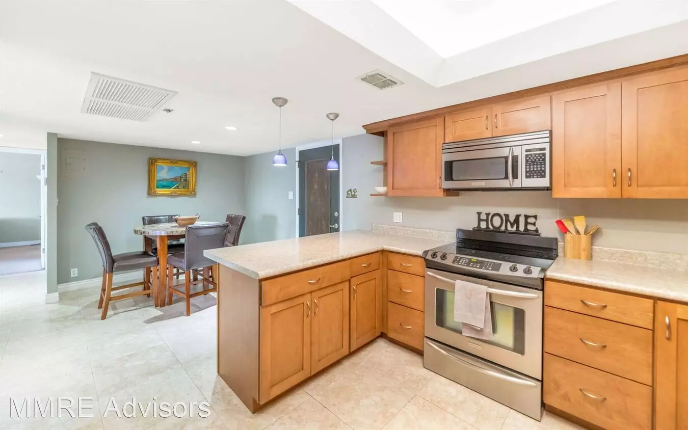 7830 E Camelback Rd #411 photo 4