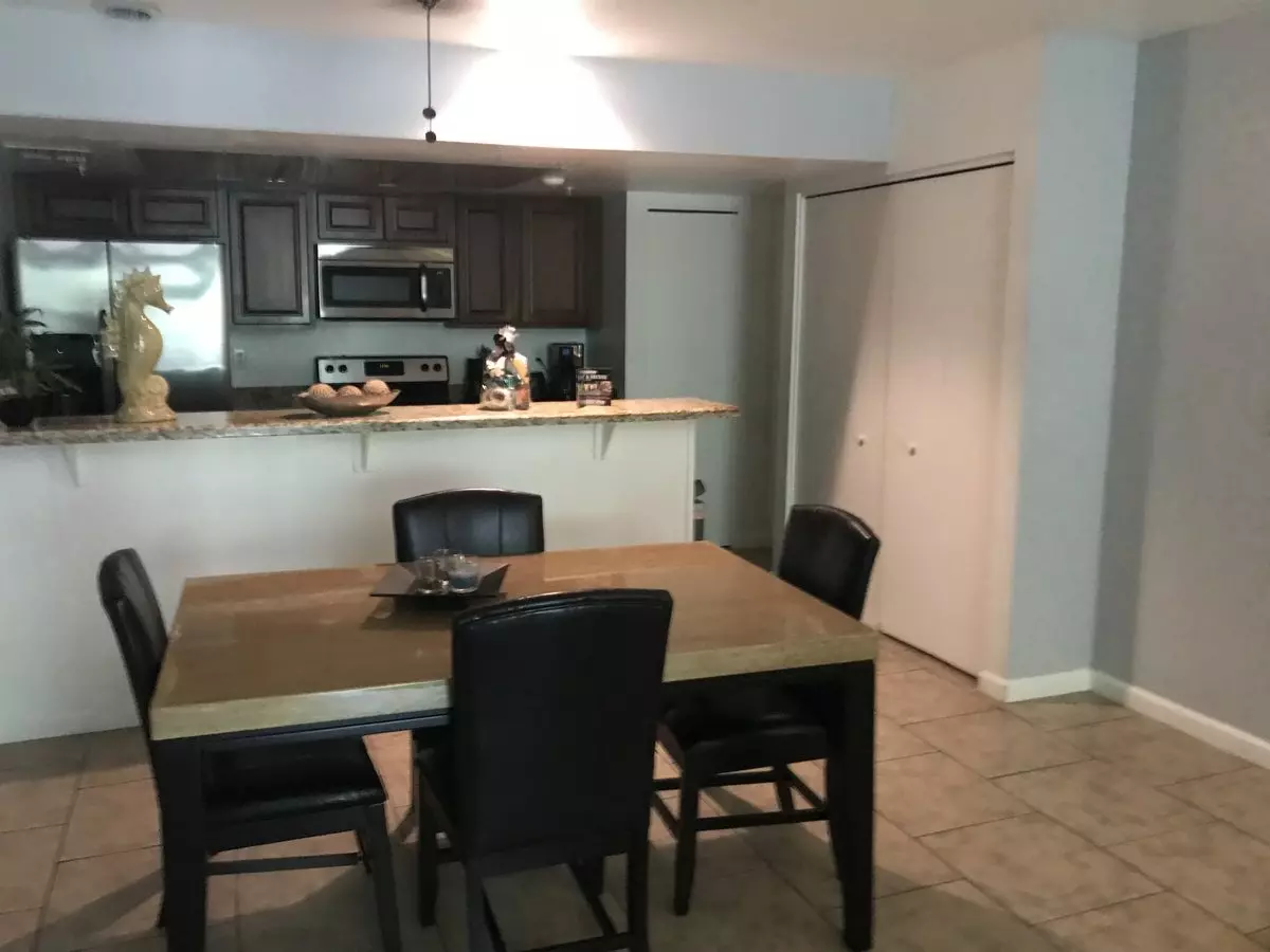 Beautiful 2 Bedroom Condo photo 2