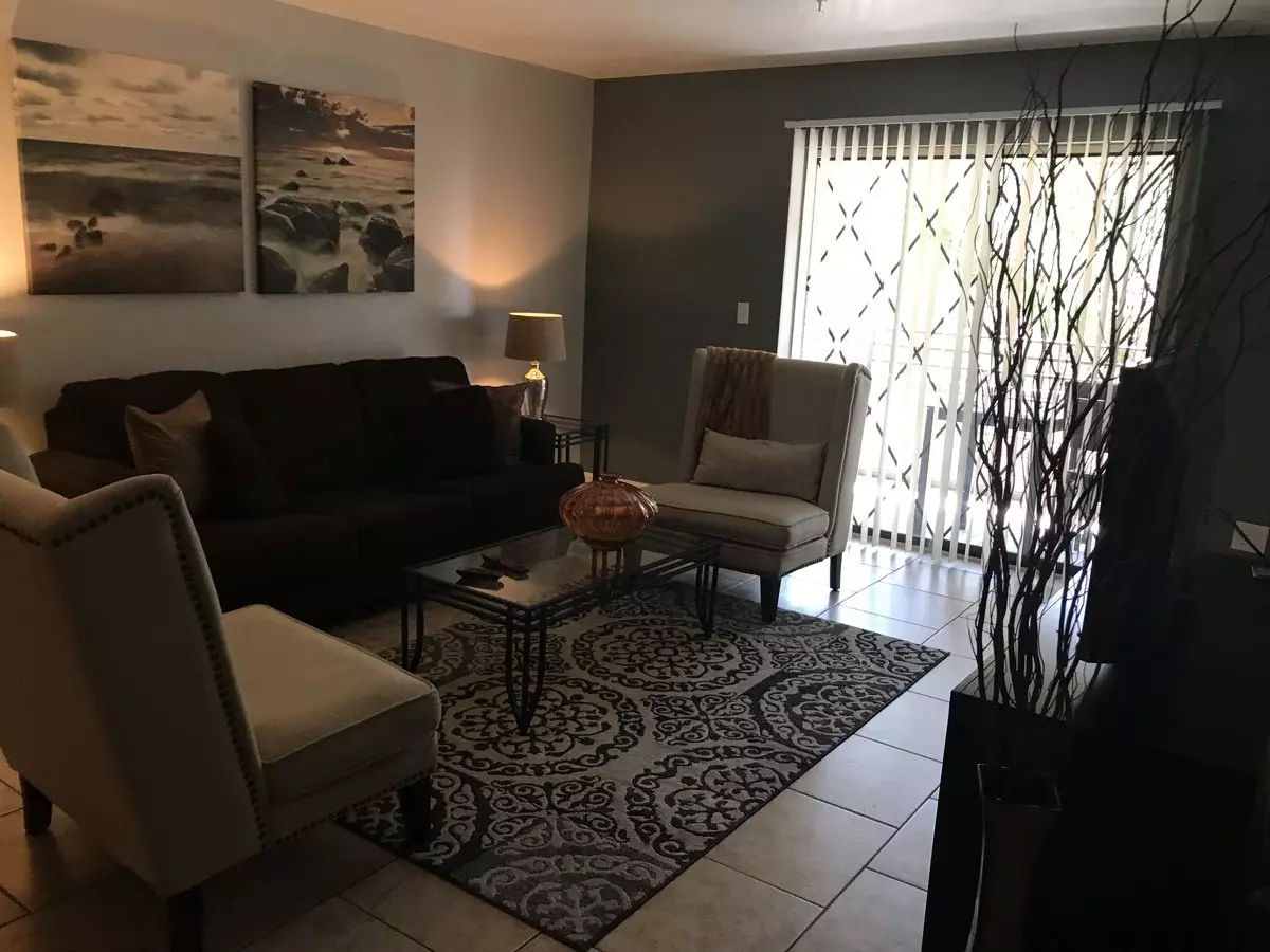 Beautiful 2 Bedroom Condo photo 5