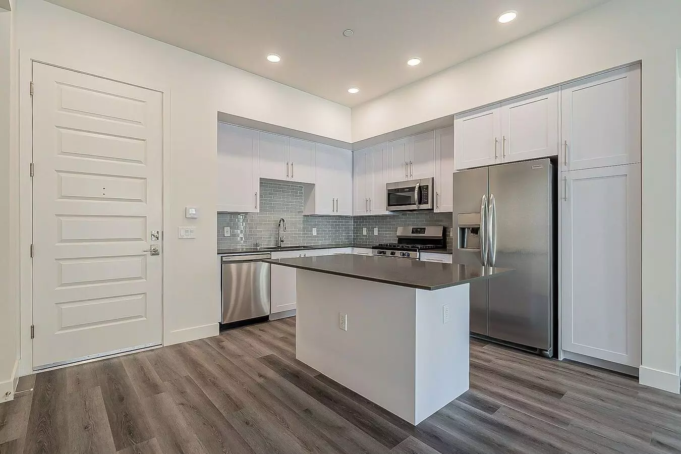 Beautiful One Bedroom In Old Town! photo 2