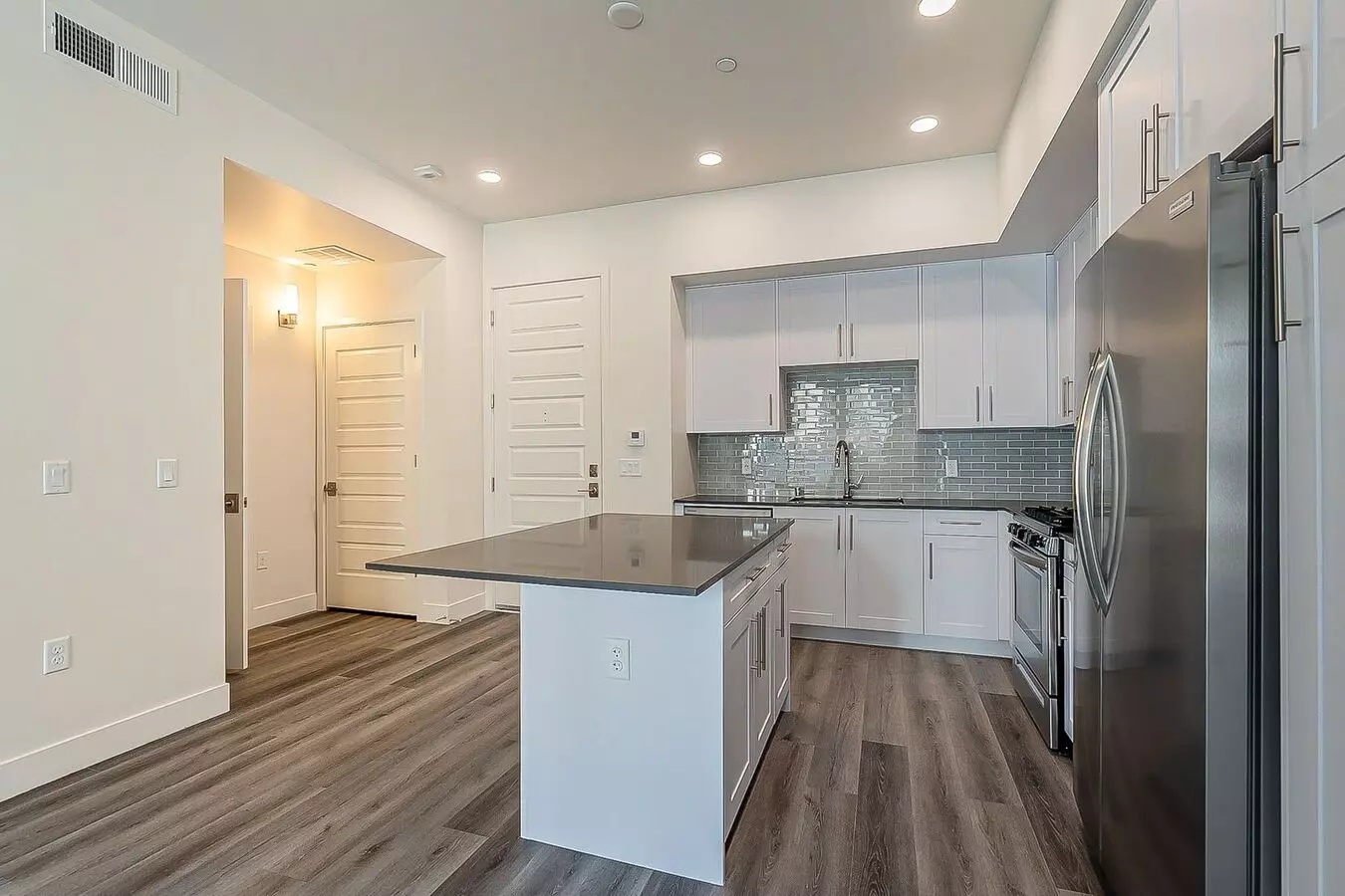 Beautiful One Bedroom In Old Town! photo 5