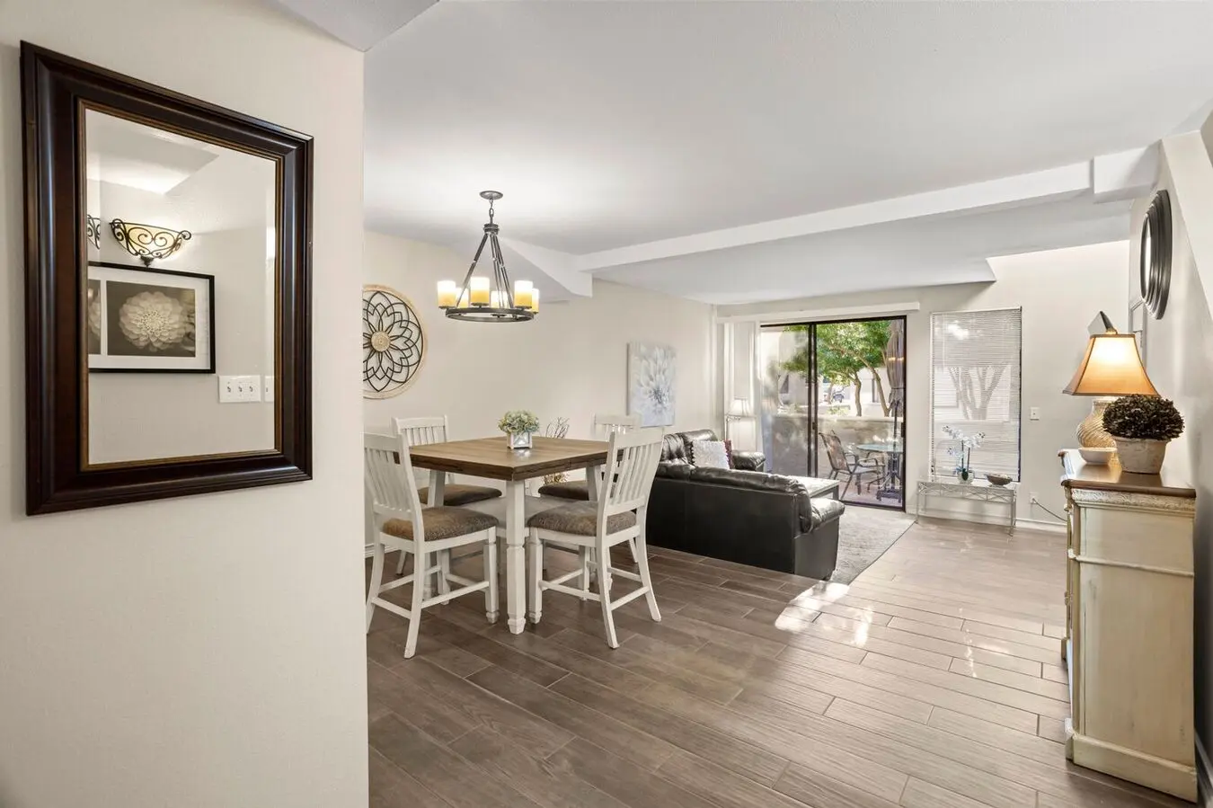 **coming Soon*** Venetian II 2 Bedroom 2 Bath Condo With Garage In Heart Of North Scottsdale photo 4