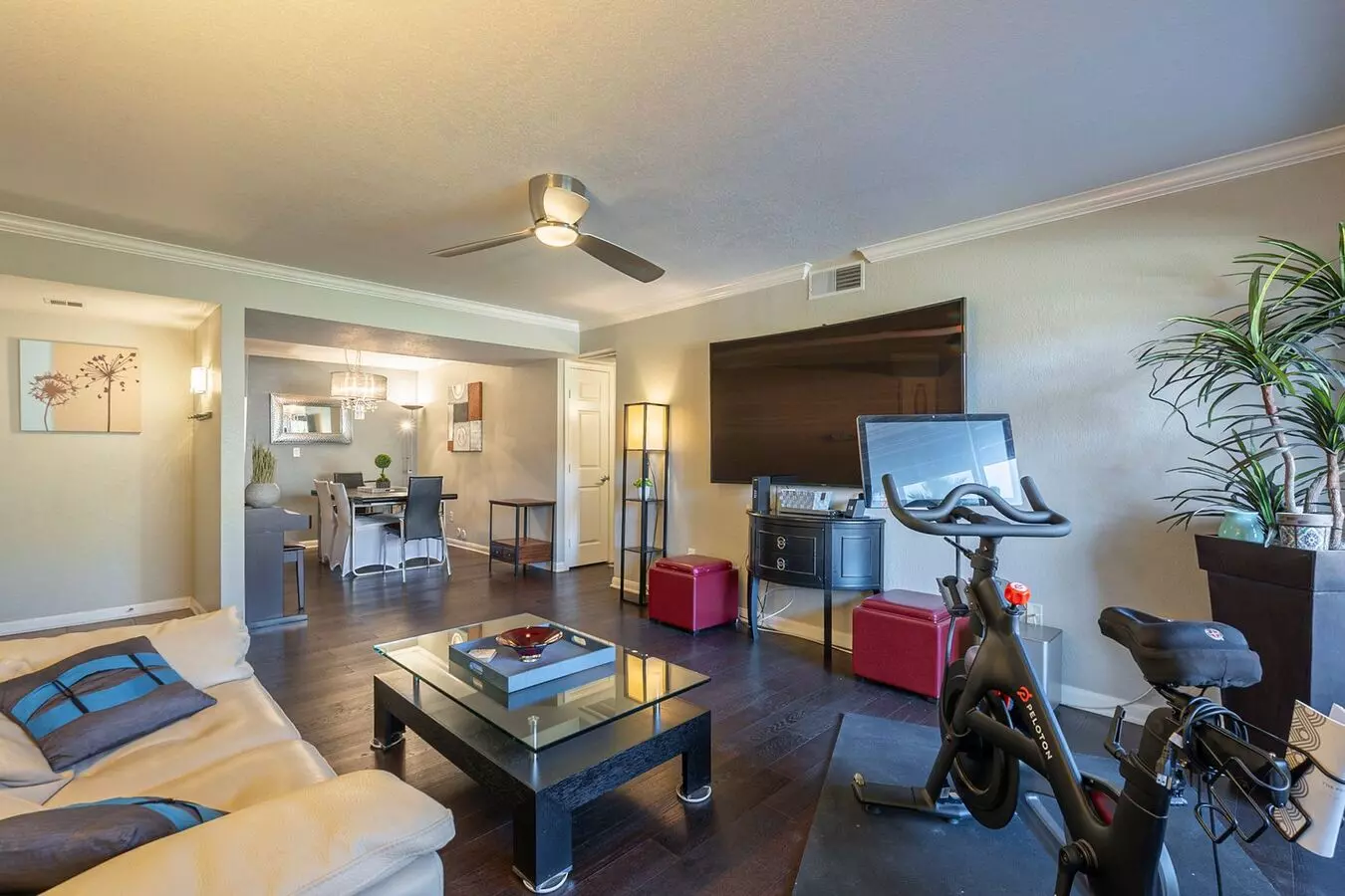 Furnished! 2 Bed/2 Bath In Scottsdale photo 2