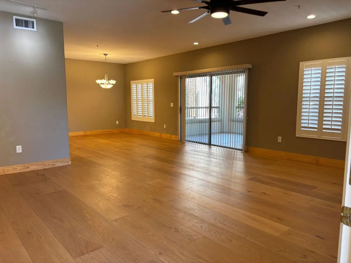 Luxury Ground Level, Gated 2+den Condo photo 3