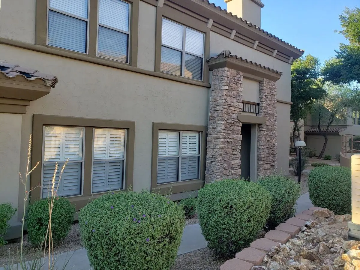 Luxury Ground Level, Gated 2+den Condo photo 2
