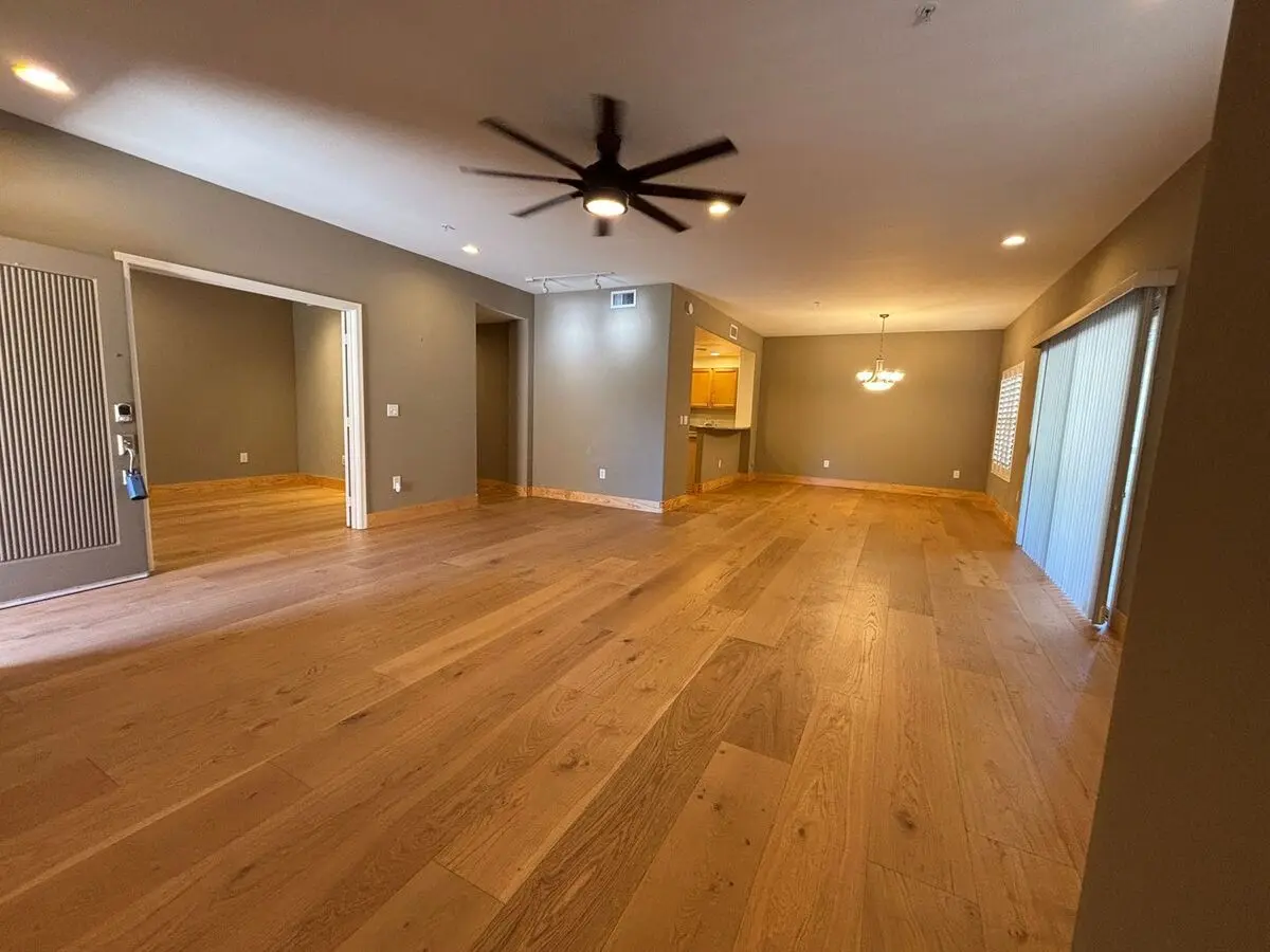 Luxury Ground Level, Gated 2+den Condo photo 4