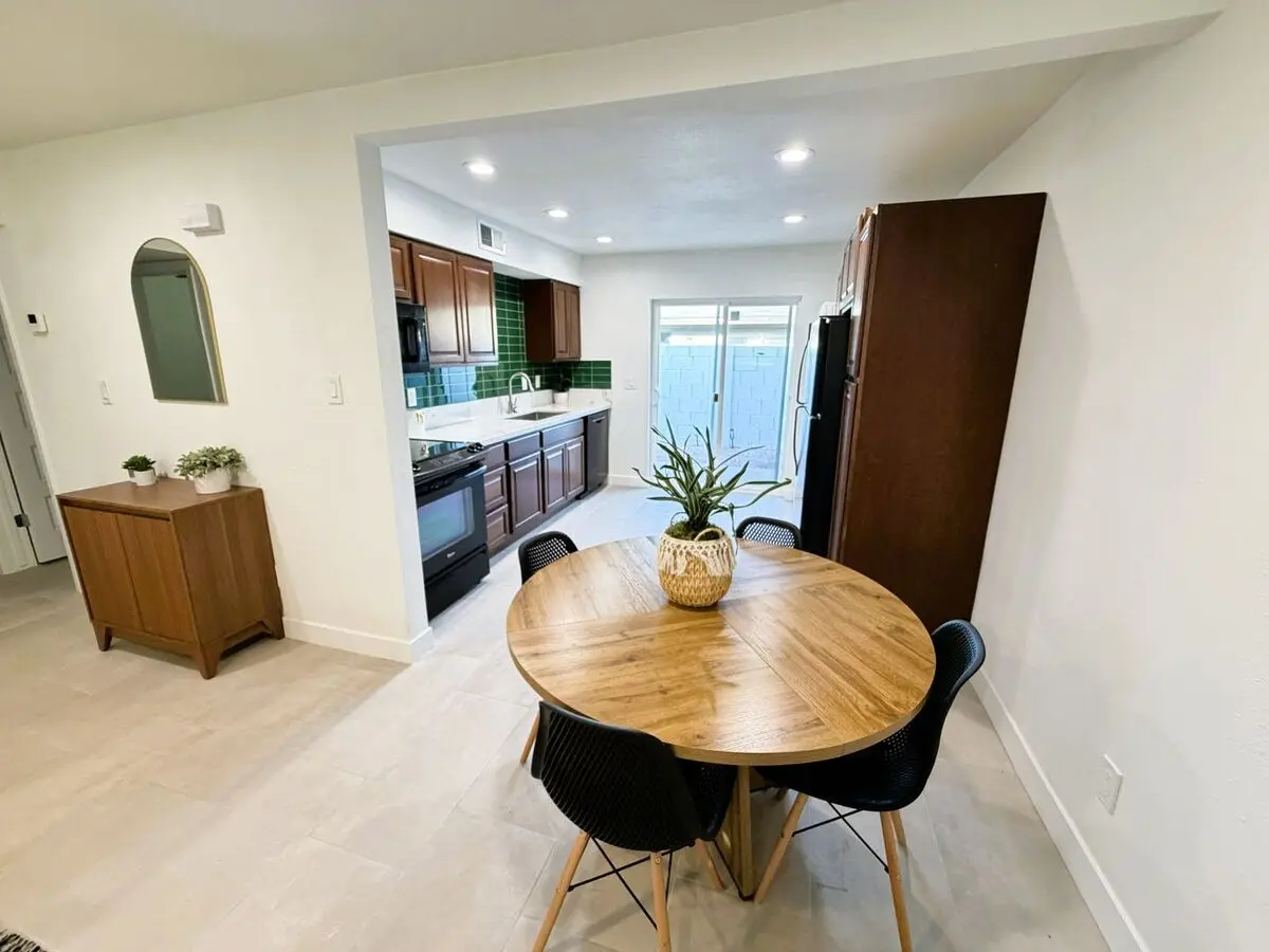 Move In Specials....1 Month Free! Remodeled 2 Bed / 2 Bath Rental Near Old Town Scottsdale. photo 5