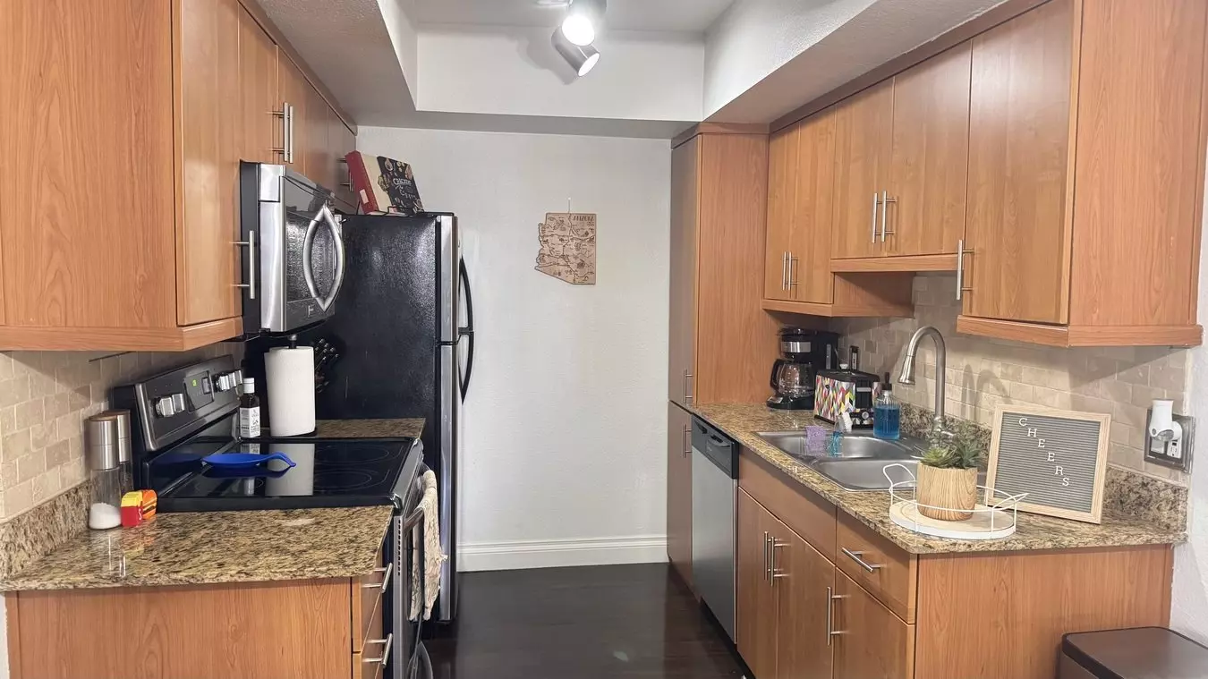 Fully Furnished In Mccormick Ranch ! photo 4