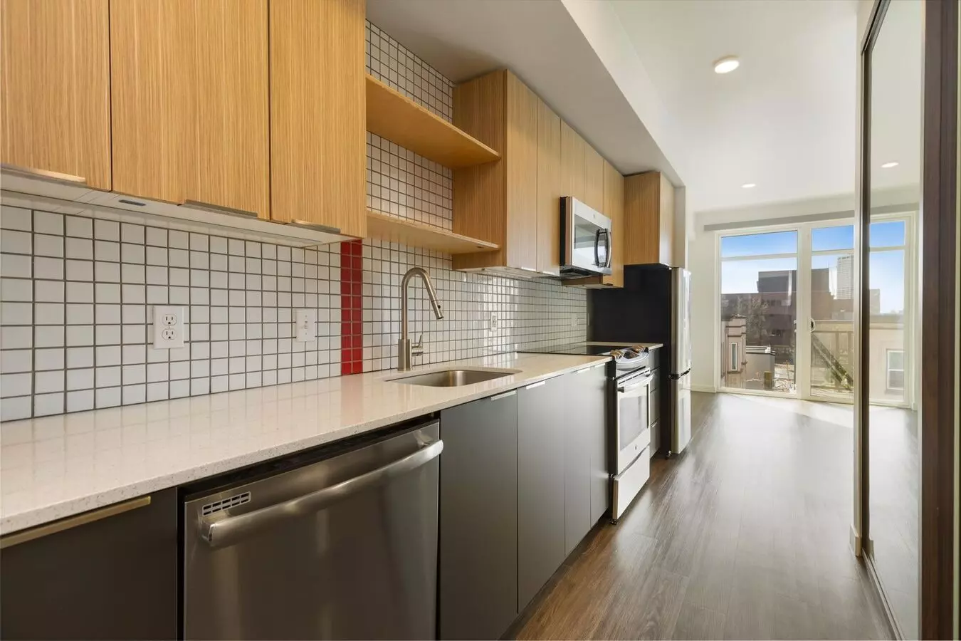 101 Broadway photo 2