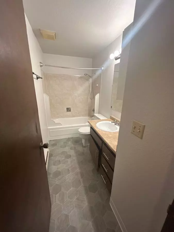 10757 Greenwood Ave N arragun@northwestapartments.com photo 5