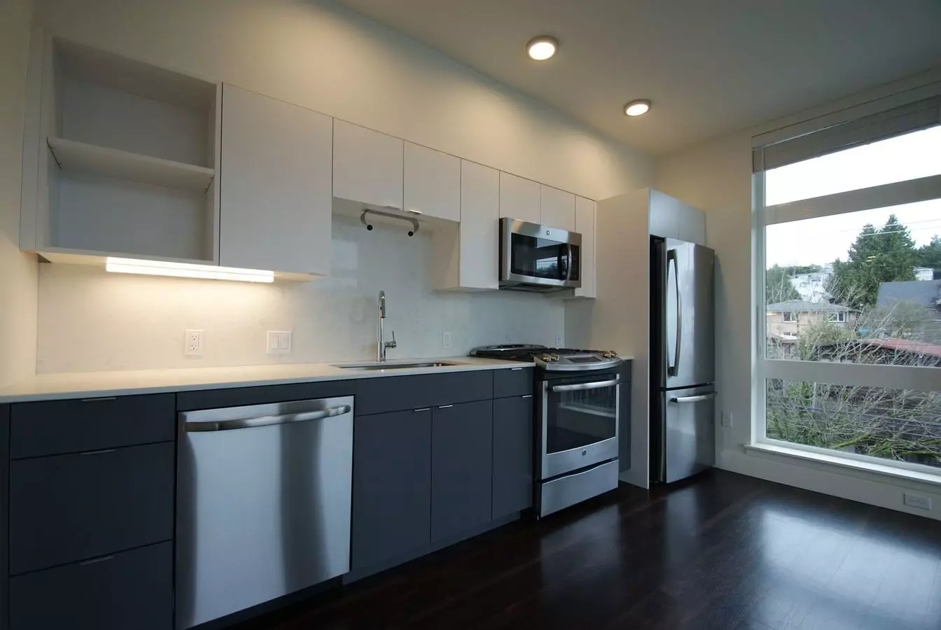Waterton Eastlake Apartments photo 5