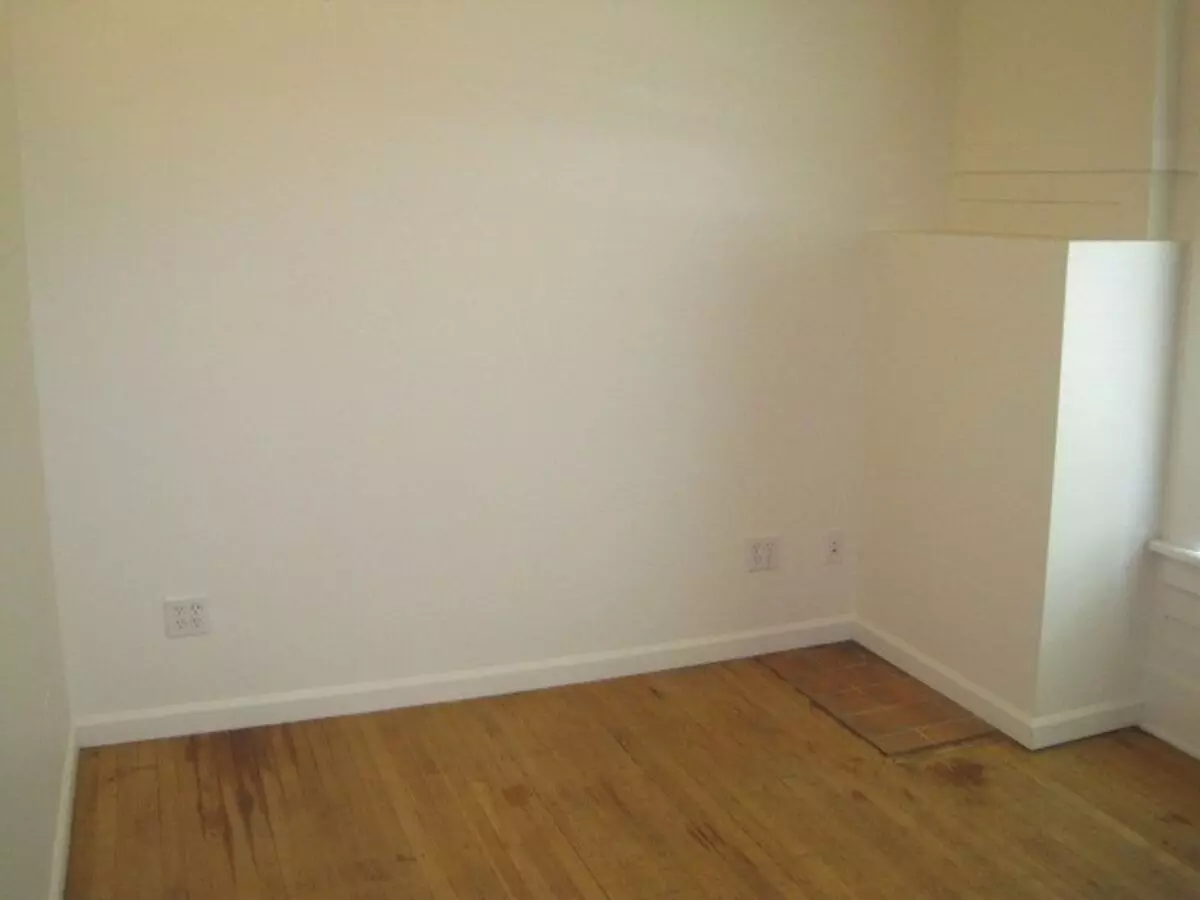 5043 18th NE photo 2