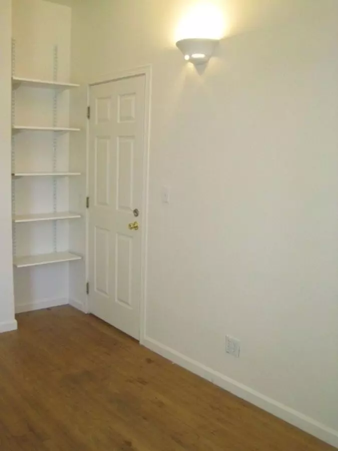 5043 18th NE photo 4