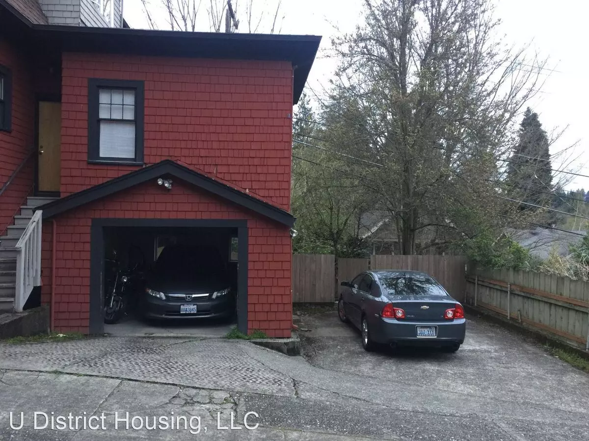 5240 20th Avenue Northeast, Seattle, WA 98105 photo 4