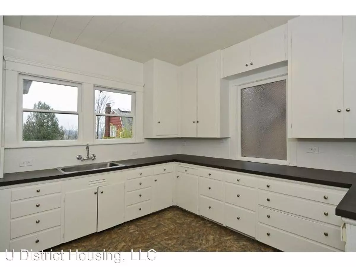 5240 20th Avenue Northeast, Seattle, WA 98105 photo 5