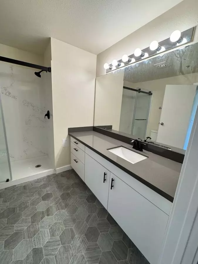 607 E. Harrison St. Castellan@northwestapartments.com photo 4