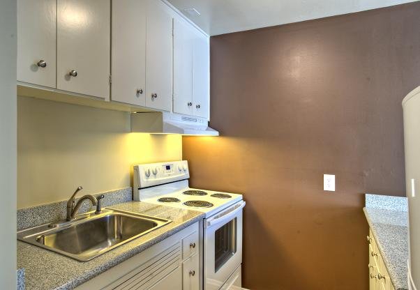 Awesome Upper Floor 1bed 1bth Minutes to Mt. Baker Light Rail photo 5