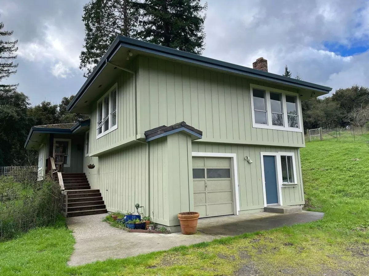 1138 Square Feet Private Two Bedroom, Two Bath Upgraded Home On 4 Acres, 1 Car Garage, Chicken Coop And 5 Minutes From Downtown Sebastopol photo 2