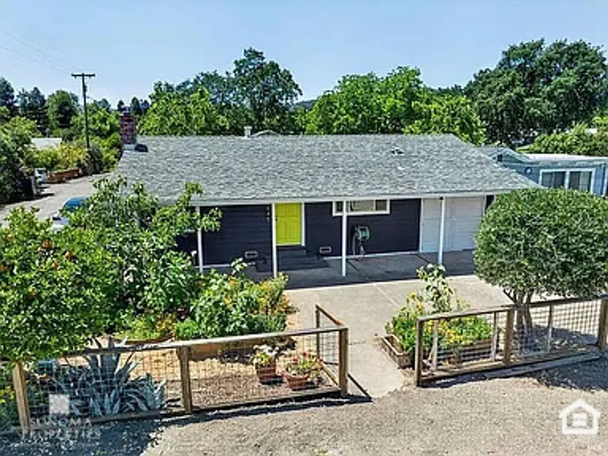 Charming 2-bedroom, 1-bathroom Sonoma Home - Available Now! photo 4