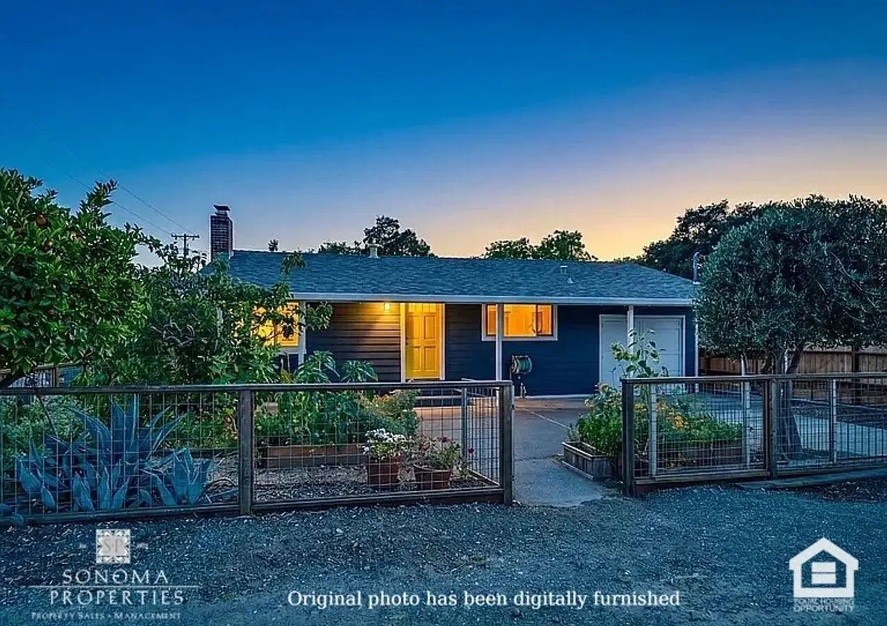 Charming 2-bedroom, 1-bathroom Sonoma Home - Available Now! photo 2