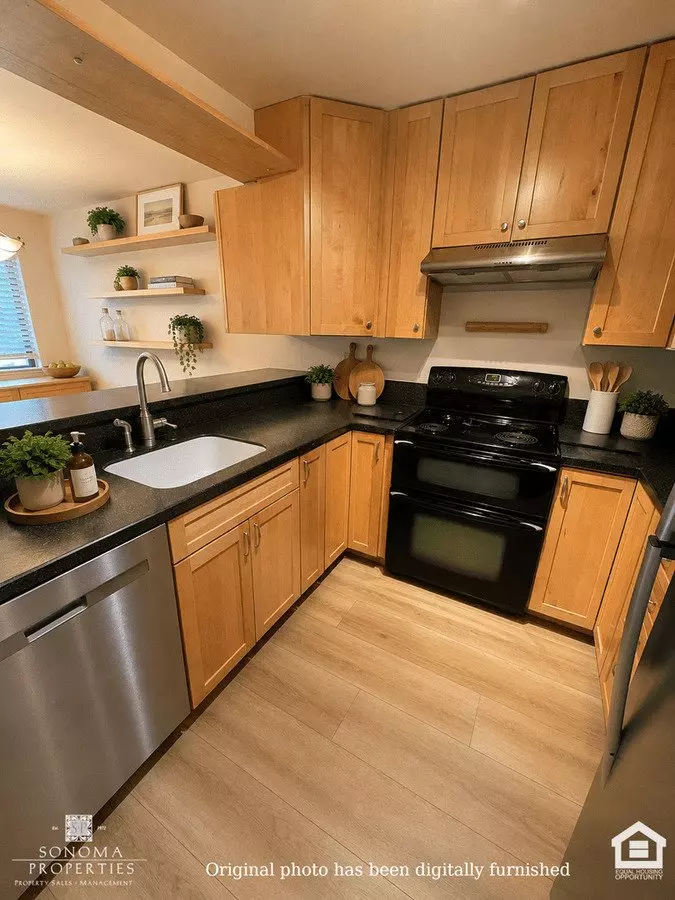 Charming Downtown Sonoma Condo – 2bd/1ba – Water &amp; Garbage Paid! photo 3