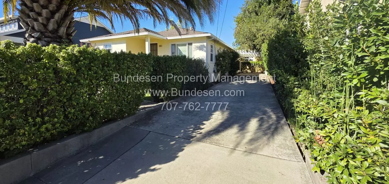 Charming Mid-century Bungalow &amp; Updated Cottage In The Heart Of Downtown Sonoma ~340 Church Street photo 3