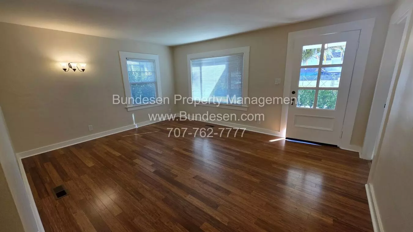 Charming Mid-century Bungalow &amp; Updated Cottage In The Heart Of Downtown Sonoma ~340 Church Street photo 5