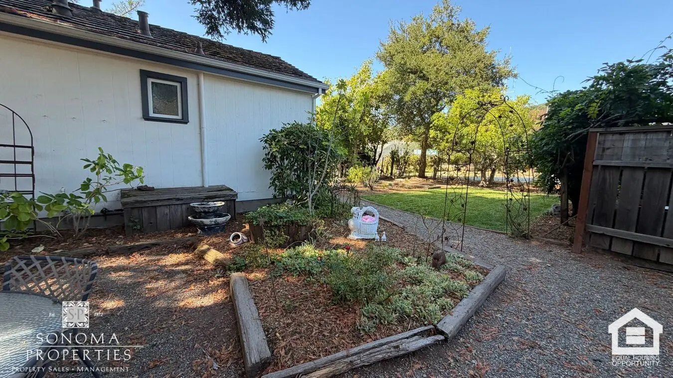 Enchanting 1bd/1ba Cottage, Close To Downtown Sonoma! photo 3