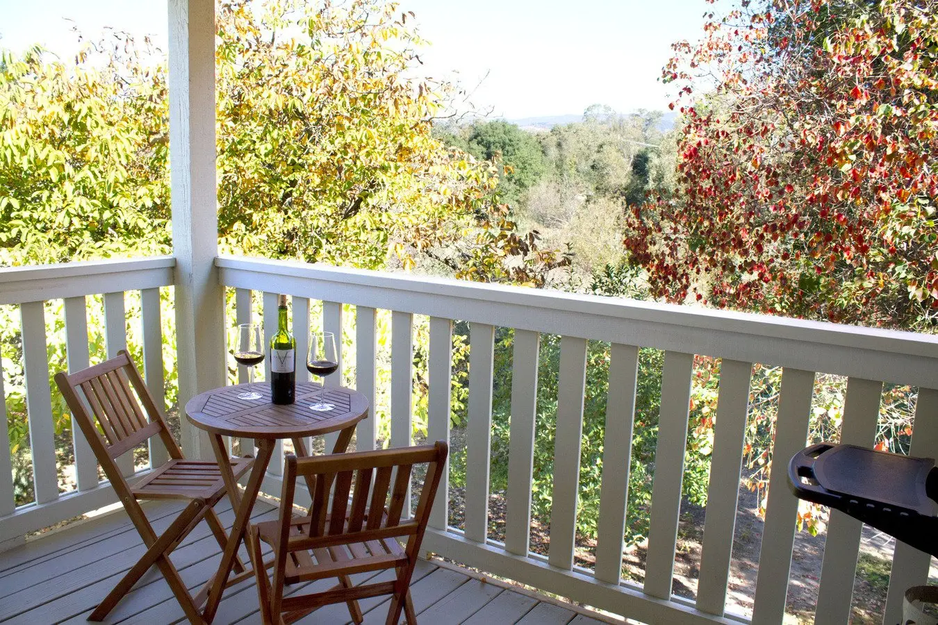 Beautiful Upstairs 2 Bedroom 2 Bath Apartment, Private Front Deck photo 4