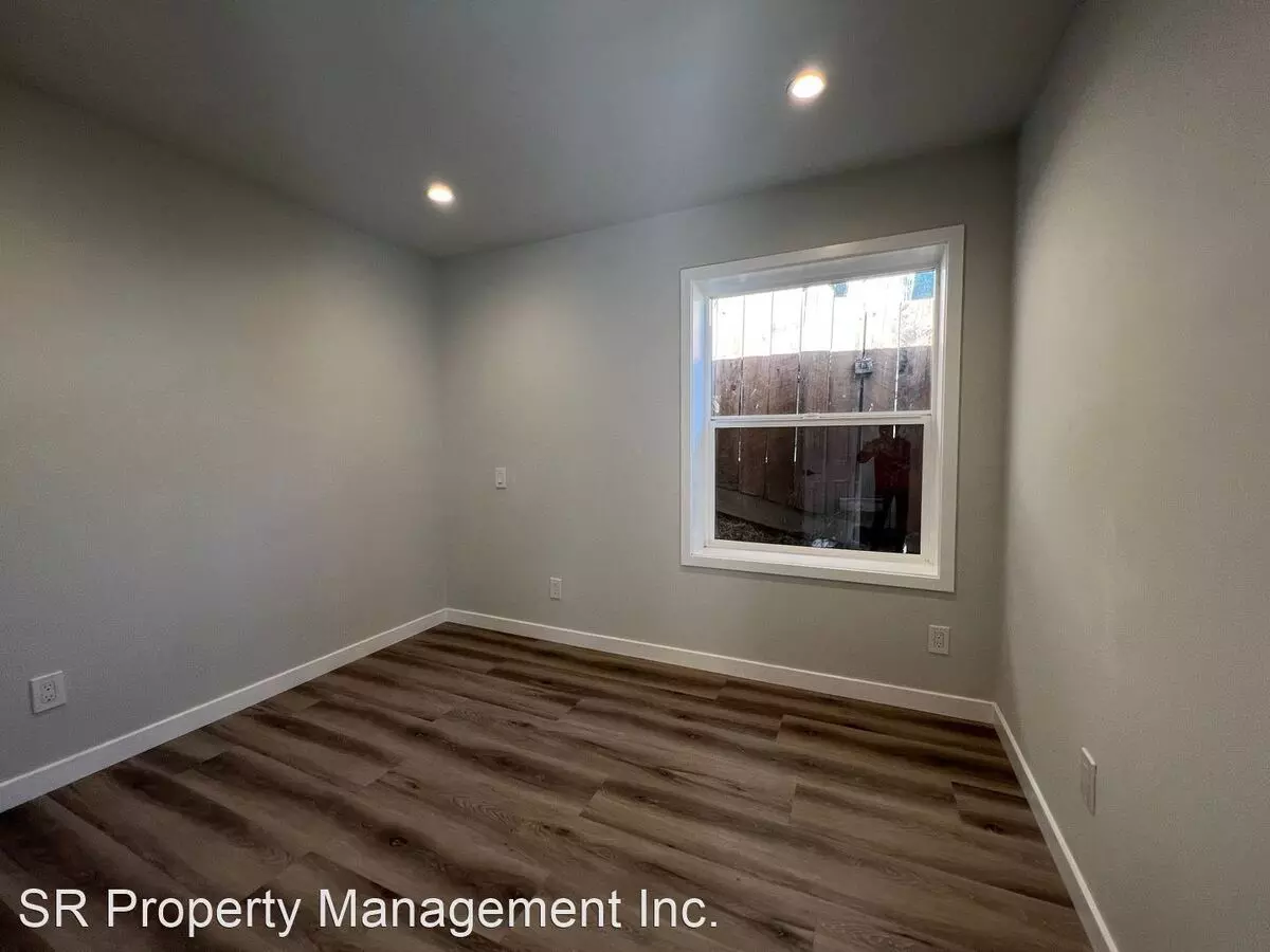 35 Madrone Ave photo 3