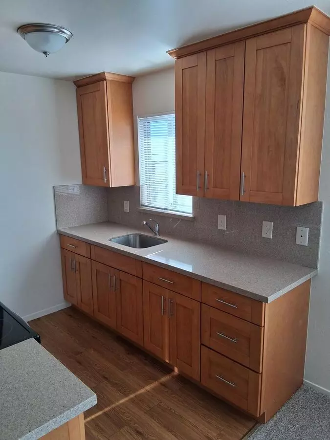 520 Grand Ave photo 4