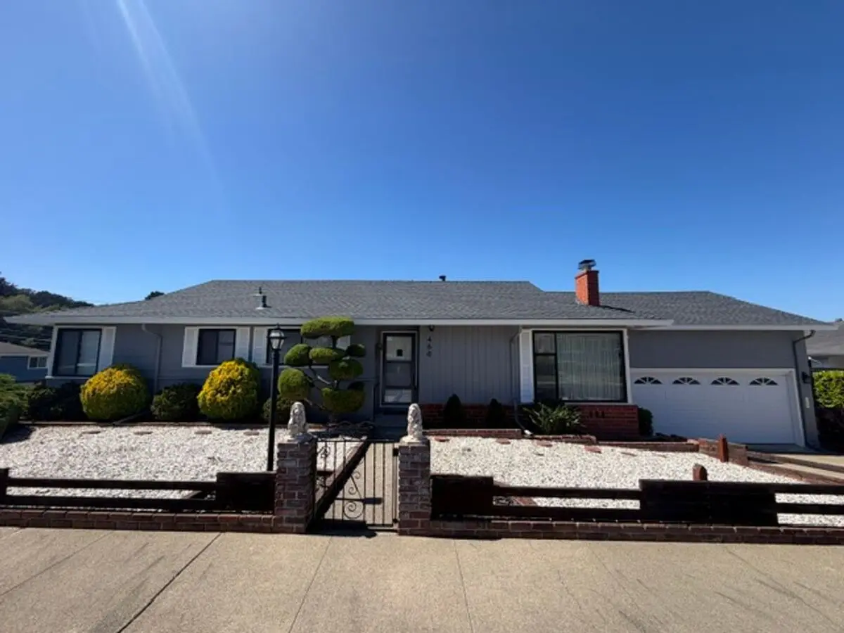 460 Mariposa Dr