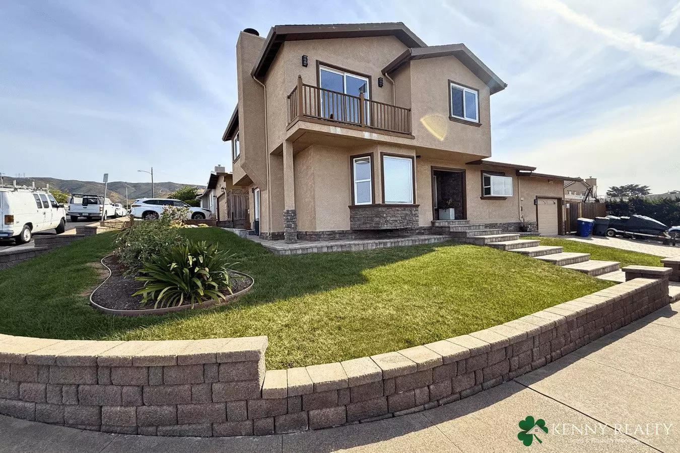 Beautifully Remodeled 4 Bed Home With Loft + Prime Location photo 2