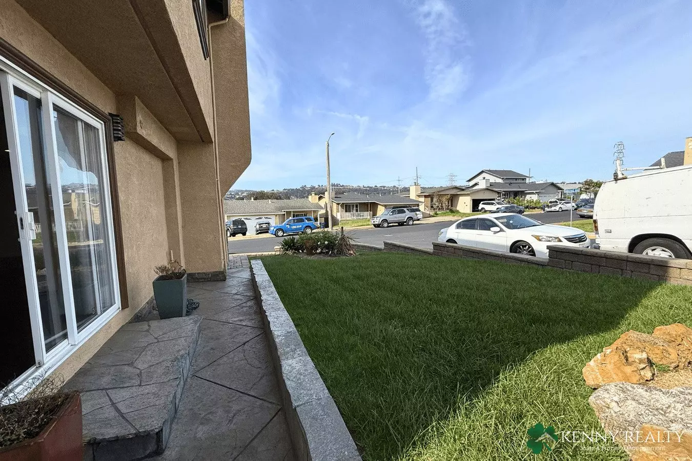 Beautifully Remodeled 4 Bed Home With Loft + Prime Location photo 3