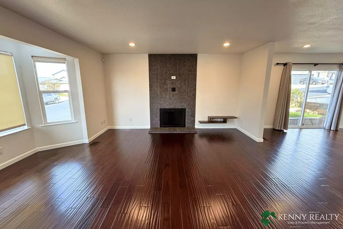 Beautifully Remodeled 4 Bed Home With Loft + Prime Location photo 5